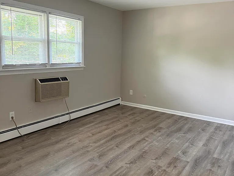 701 New York Ave #4 — Photo 6