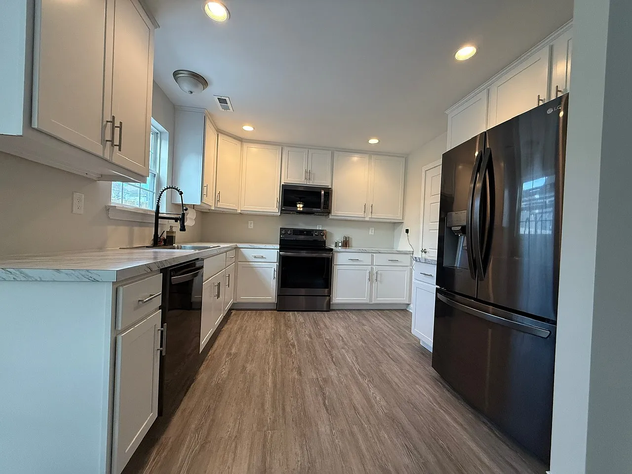 3 bed, 2.5 bath, 1538 sqft, $2,200 — Photo 3
