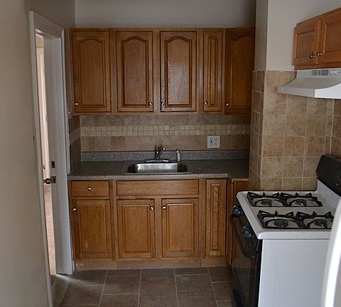 2nd image of 1339 Pacific St