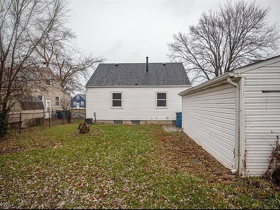 4th image of 3154 Eastlawn St