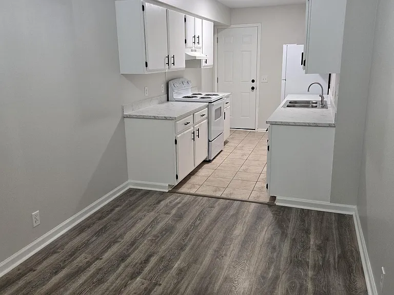 530 Phipps Dr — Photo 2