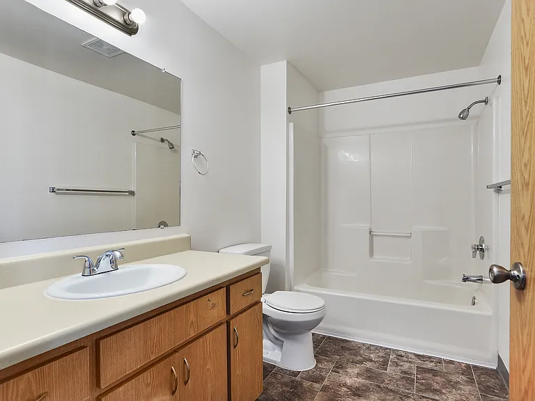 Waverly Square Apartments — Photo 16