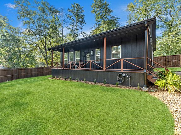 3rd image of 20865 Dogwood Ln