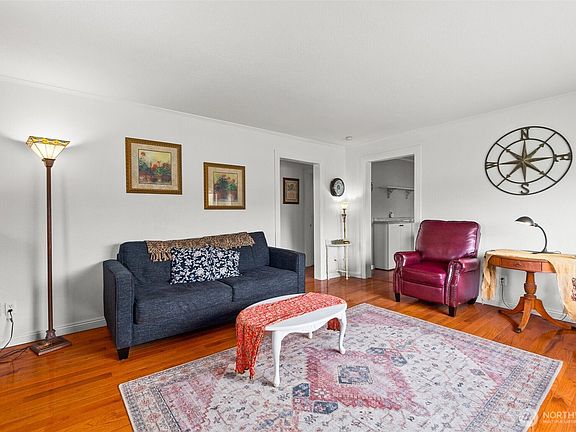 4th image of 1102 W Anderson Street