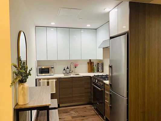 Rented by E Realty International Corp | media 15