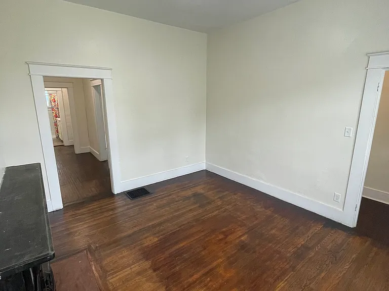 523-525 W Charles St #523 — Photo 12