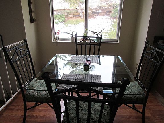 Eat-in Kitchen