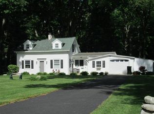 11 Chestnut St, Easthampton, MA 01027