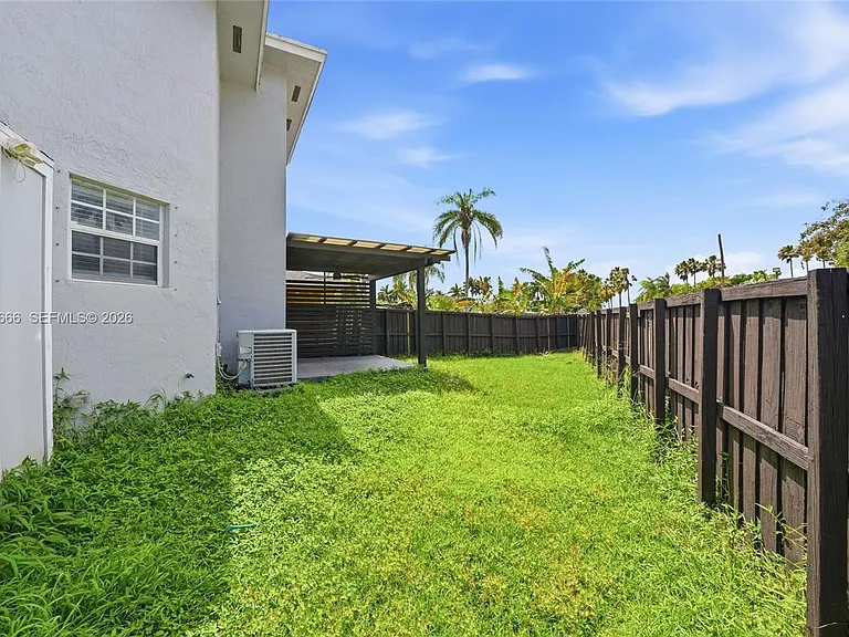 902 SW 8th Pl #902 — Photo 18