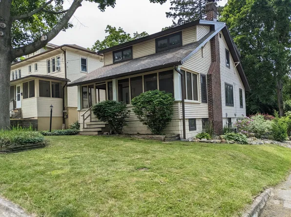 539 Sunset Ln, East Lansing, MI 48823