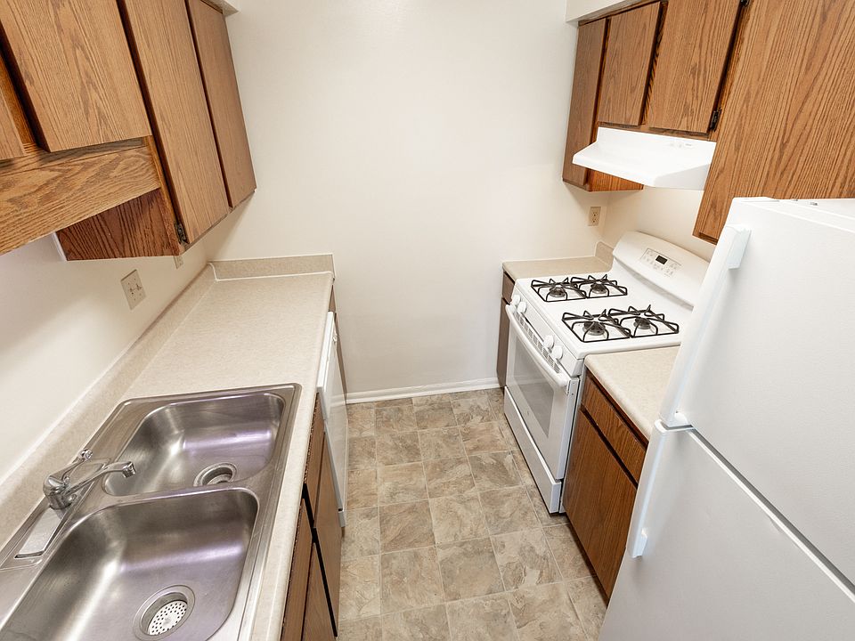 2 Bedroom Kitchen Floorplan at Woodbridge of Castleton Apartments
