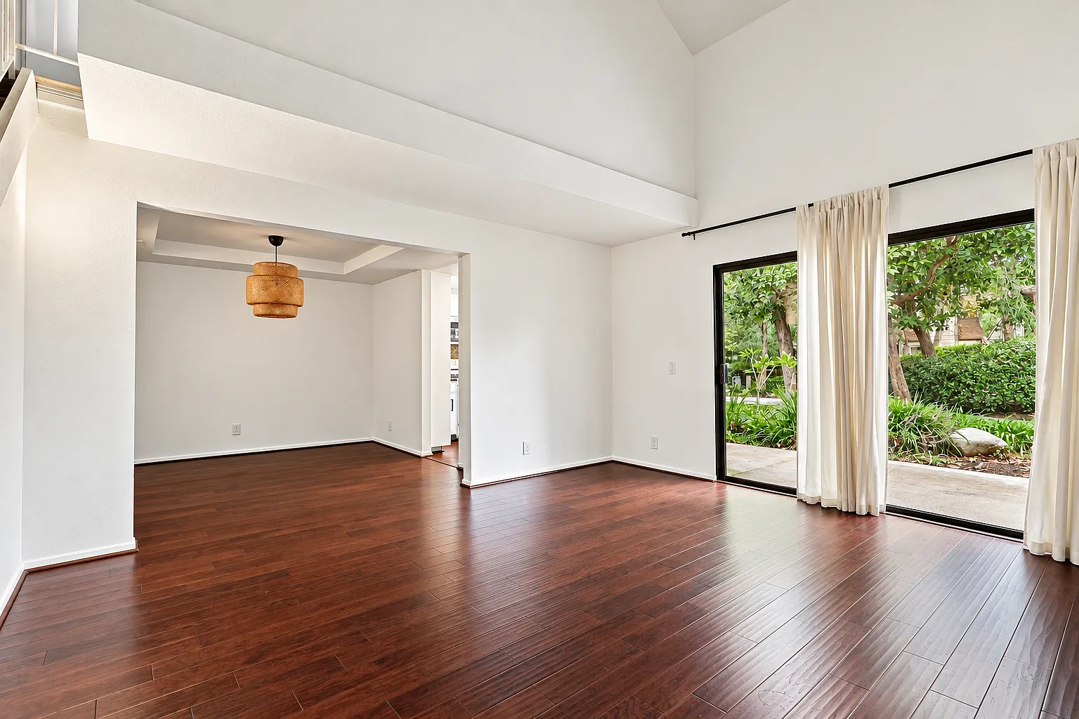 2 bed, 2.5 bath, 1150 sqft, $3,500 — Photo 2