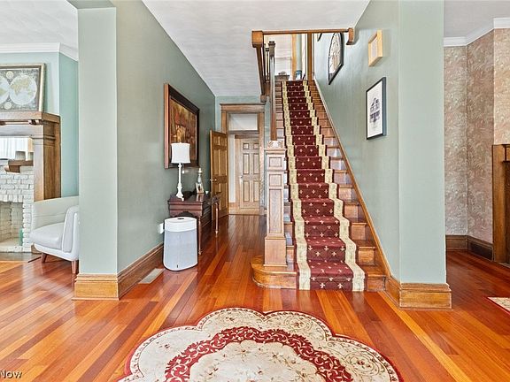2nd image of 1601 Main St