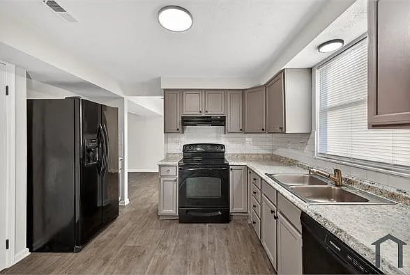 7321 Glenmont Dr — Photo 2