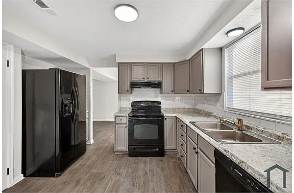 Building Photo - 7321 Glenmont Dr