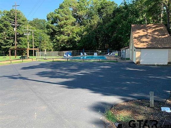 4th image of 8 Fawns Crossing Dr