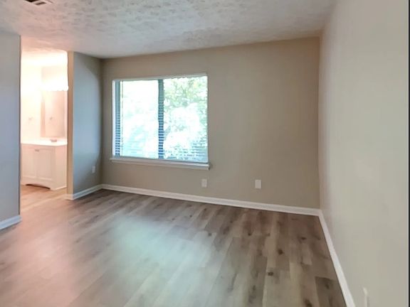 5th image of 8602 Creekwood Way