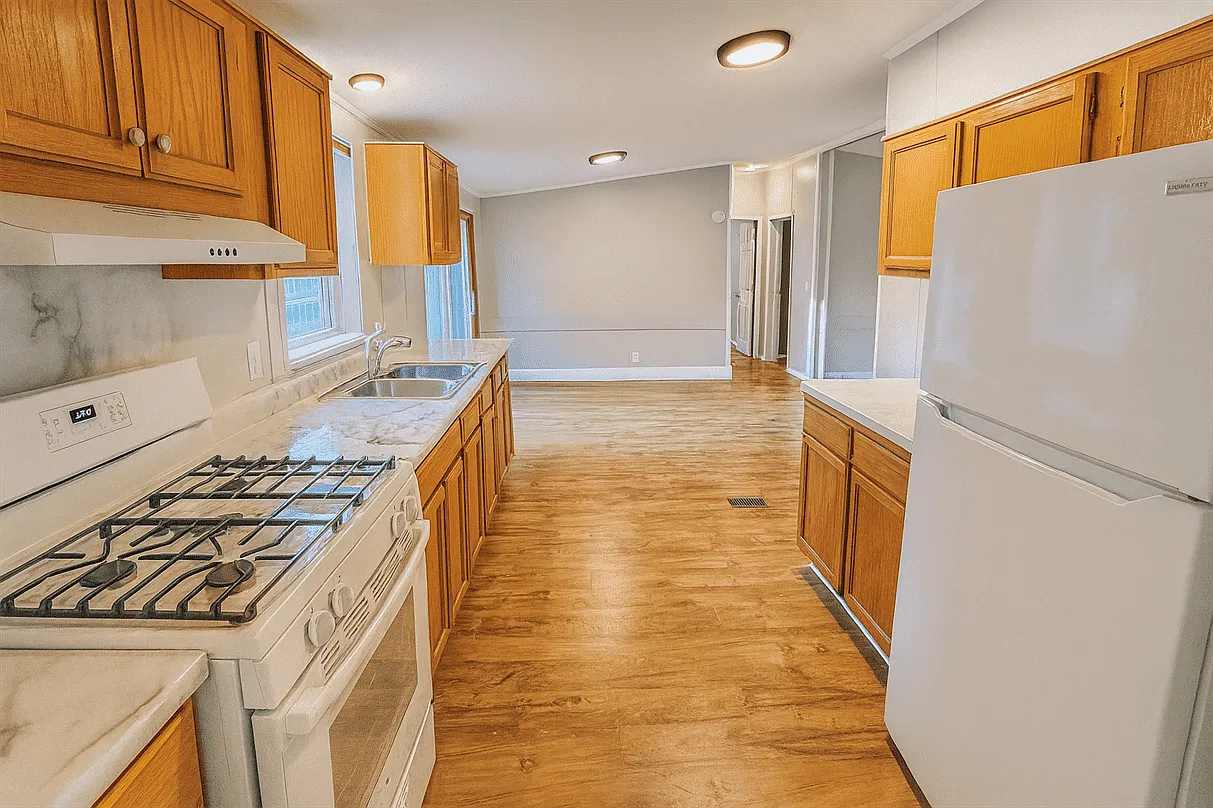 3 bed, 1200 sqft, $1,600 — Photo 3