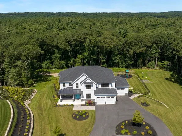 5 Sagamore Pl, Lynnfield, MA 01940