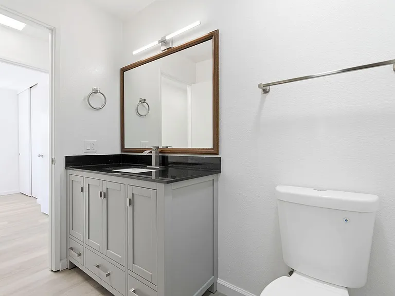 800 Locust Dr — Photo 30