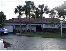 1st image of 2909 N Palm Aire Dr