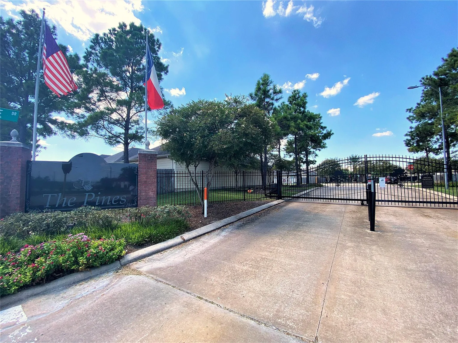 3 bed, 2.0 bath, 1529 sqft, $2,200 — Photo 4