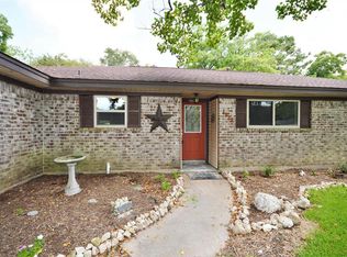 1622 W Dumble St, Alvin, TX 77511