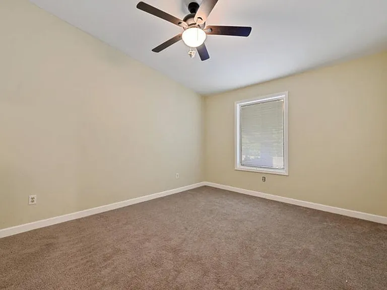 320 Lakeview Blvd — Photo 2