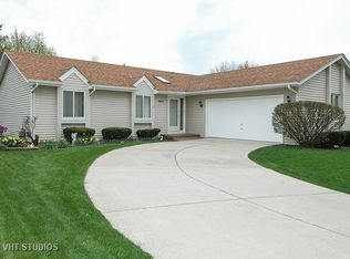 2240 Valley Creek Dr, Elgin, IL 60123