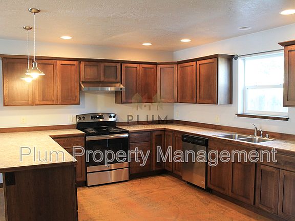 5th image of 1313 S 1st St W #200
