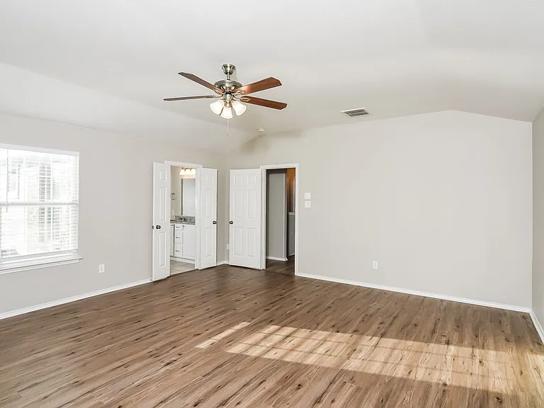 9202 Hilltop Crossing Dr — Photo 10