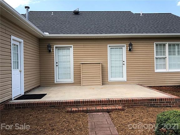 5th image of 400 Willowbrook Dr