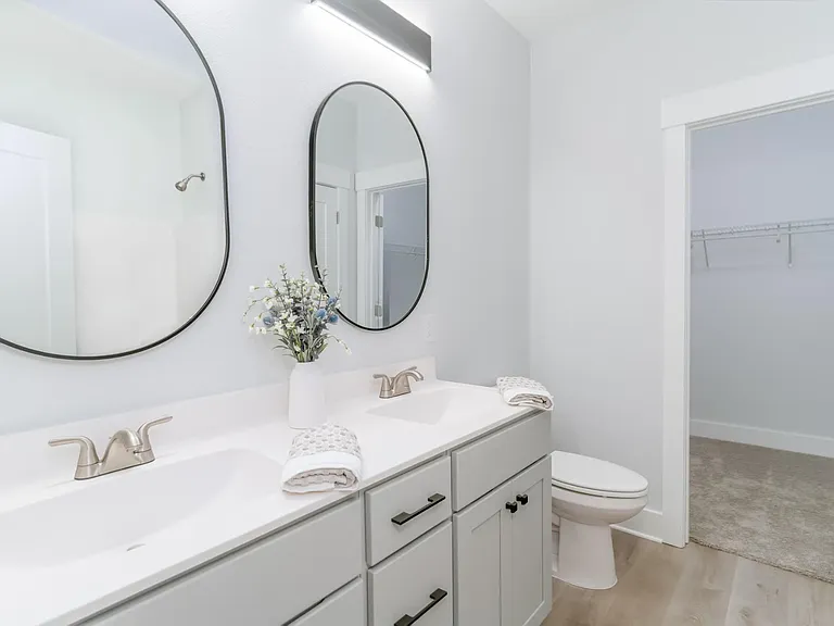 Second floor, master full bathroom