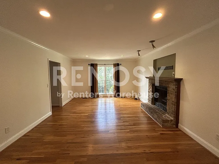 2501 Crestwood Cir — Photo 12
