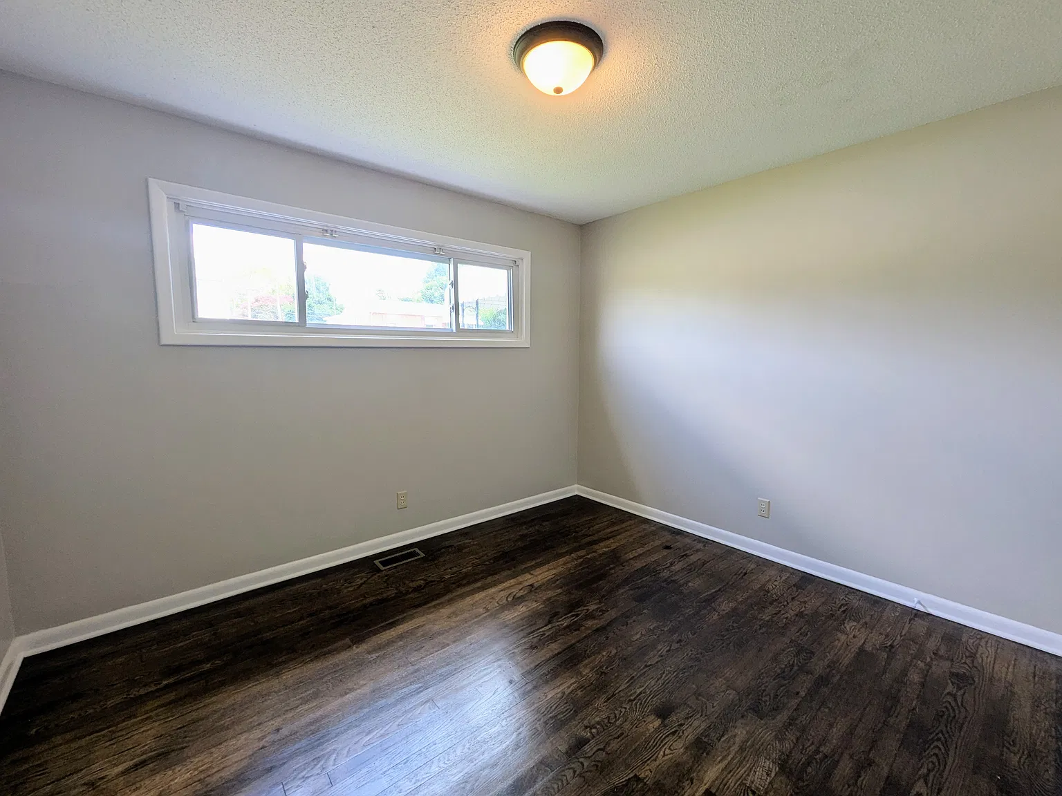 3 bed, $1,100 — Photo 4
