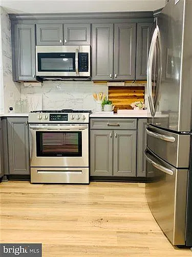 301 S 11th St #100 — Photo 4
