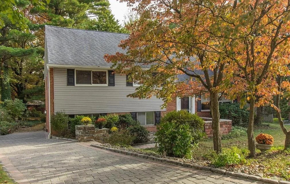Building Photo - 393 Evergreen Rd