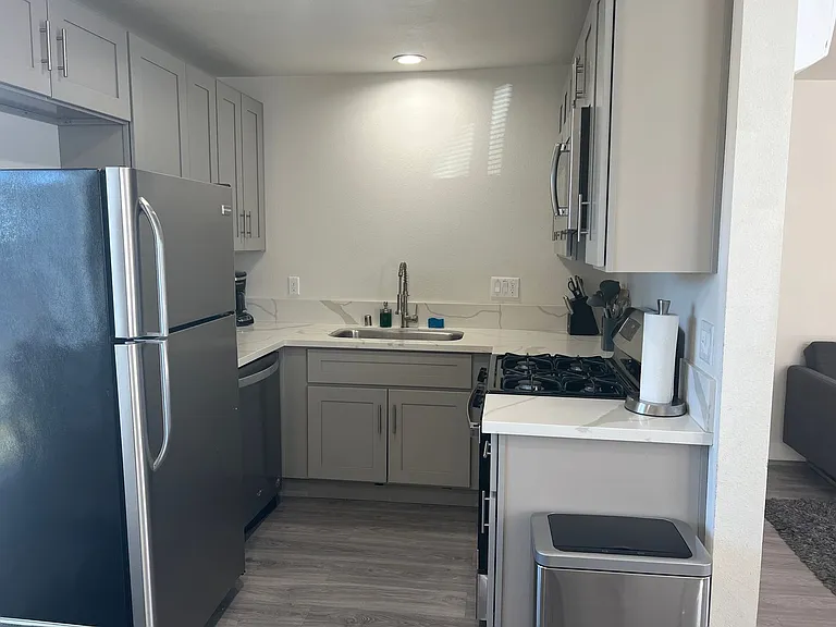 4553 Texas St — Photo 11