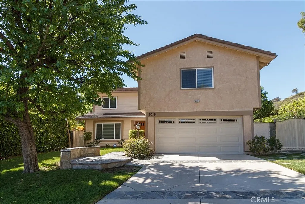 5 bed, 3.5 bath, 2465 sqft, $6,500 — Photo 1