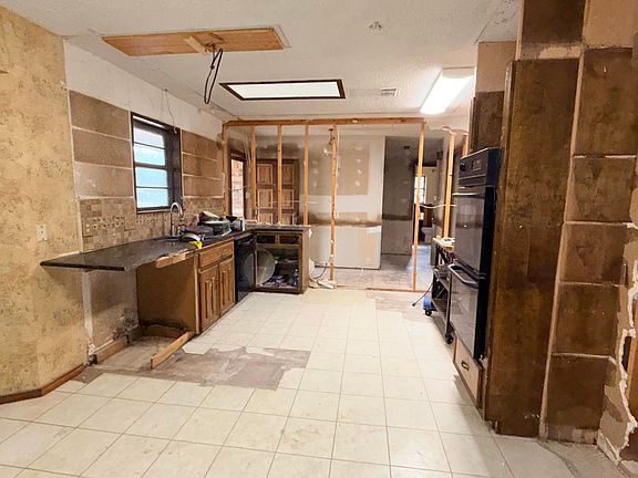 5th image of 1706 E Carter Dr