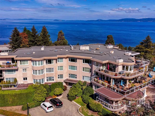 2829 Arbutus Rd #3105, Saanich, BC V8N 5X5