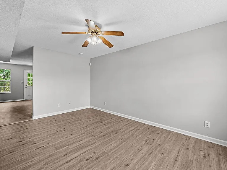240 Timber Lake Dr — Photo 5