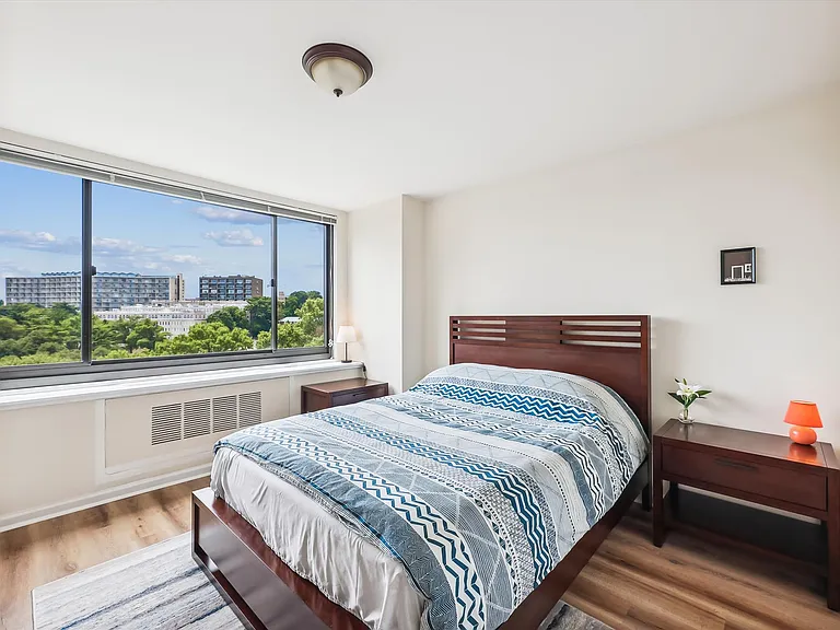 Queen size bed