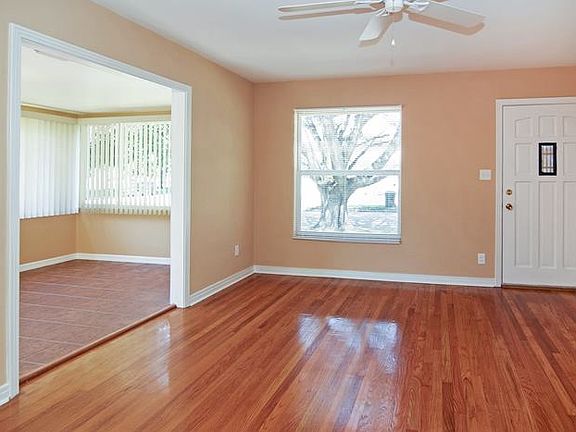 4th image of 448 21st Ave N
