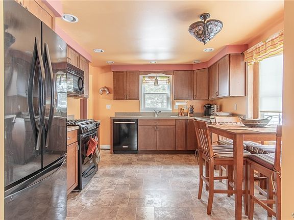4th image of 231 Harewood Ave