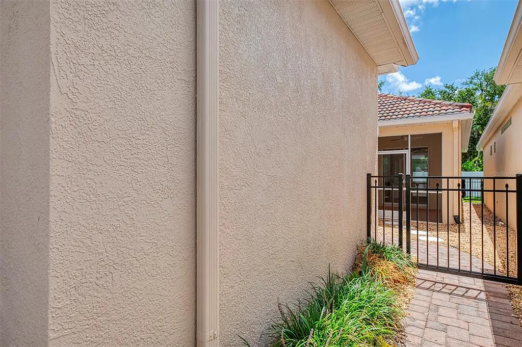 2 bed, 2.0 bath, 1463 sqft, $2,350 — Photo 4