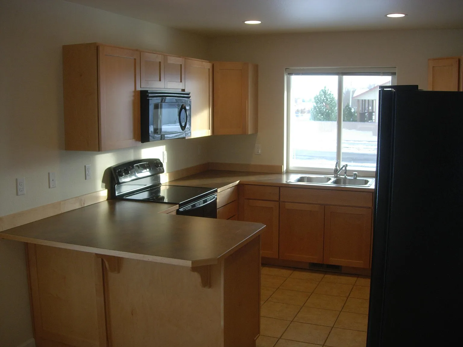 301 W Ridgeview Ln — Photo 3