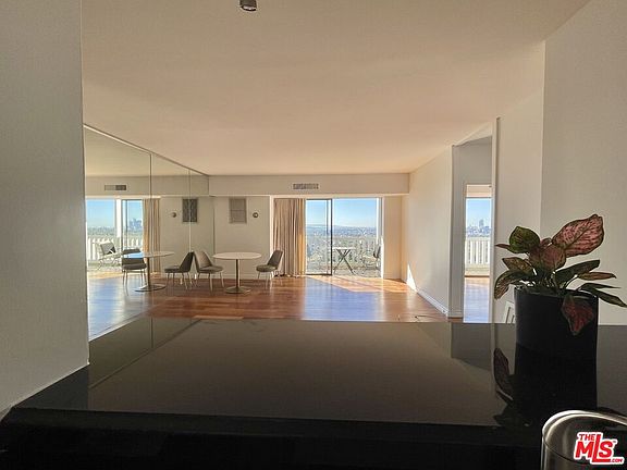4th image of 999 N Doheny Dr APT 1210