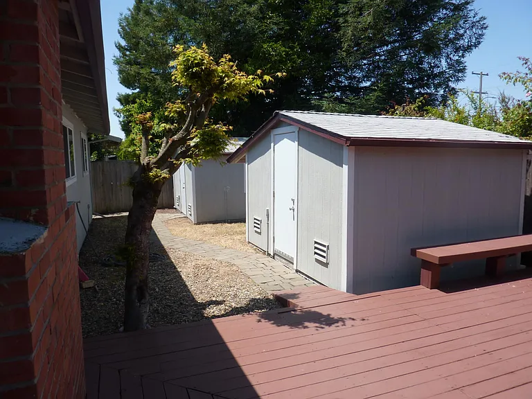 1441 Sierra Dr — Photo 8