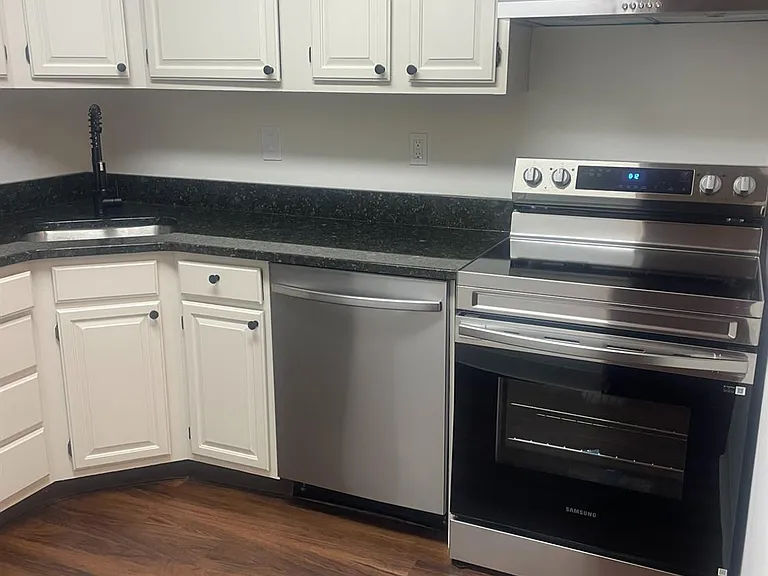 1019 Ravens Crest Dr — Photo 20